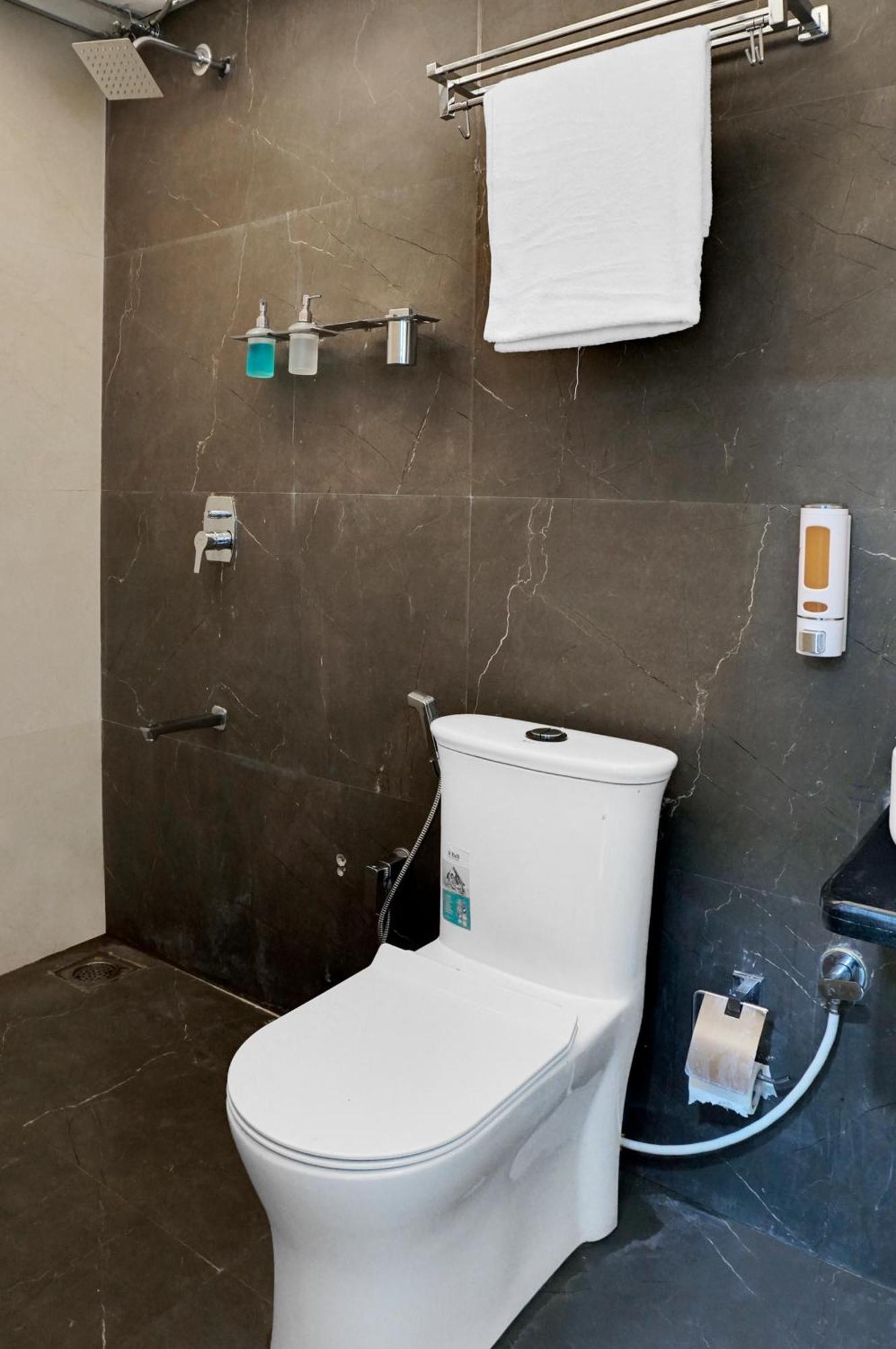 Hotel Sayba Executive Pune Bagian luar foto