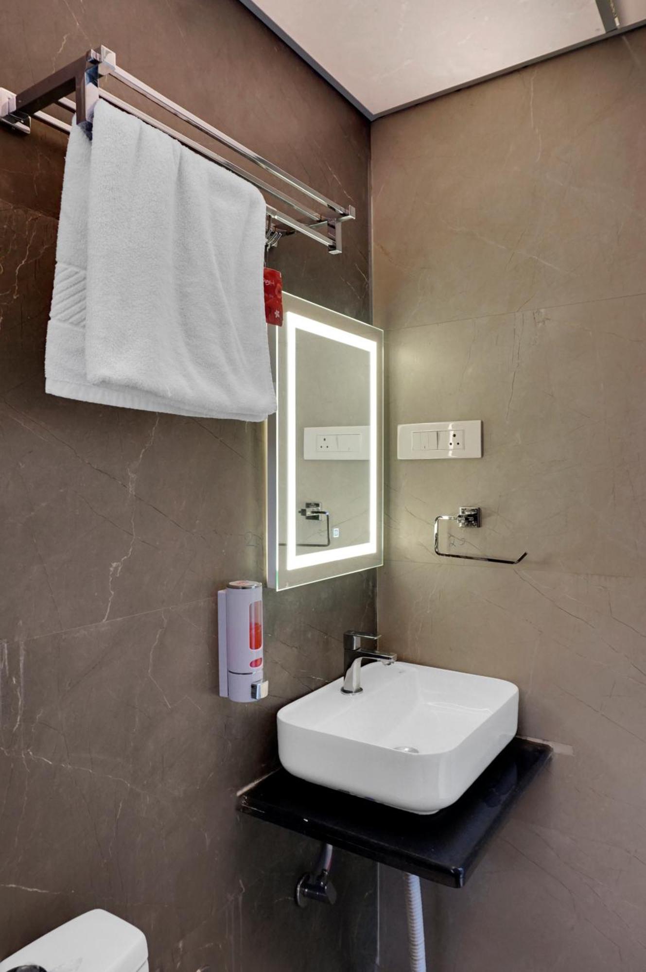 Hotel Sayba Executive Pune Bagian luar foto