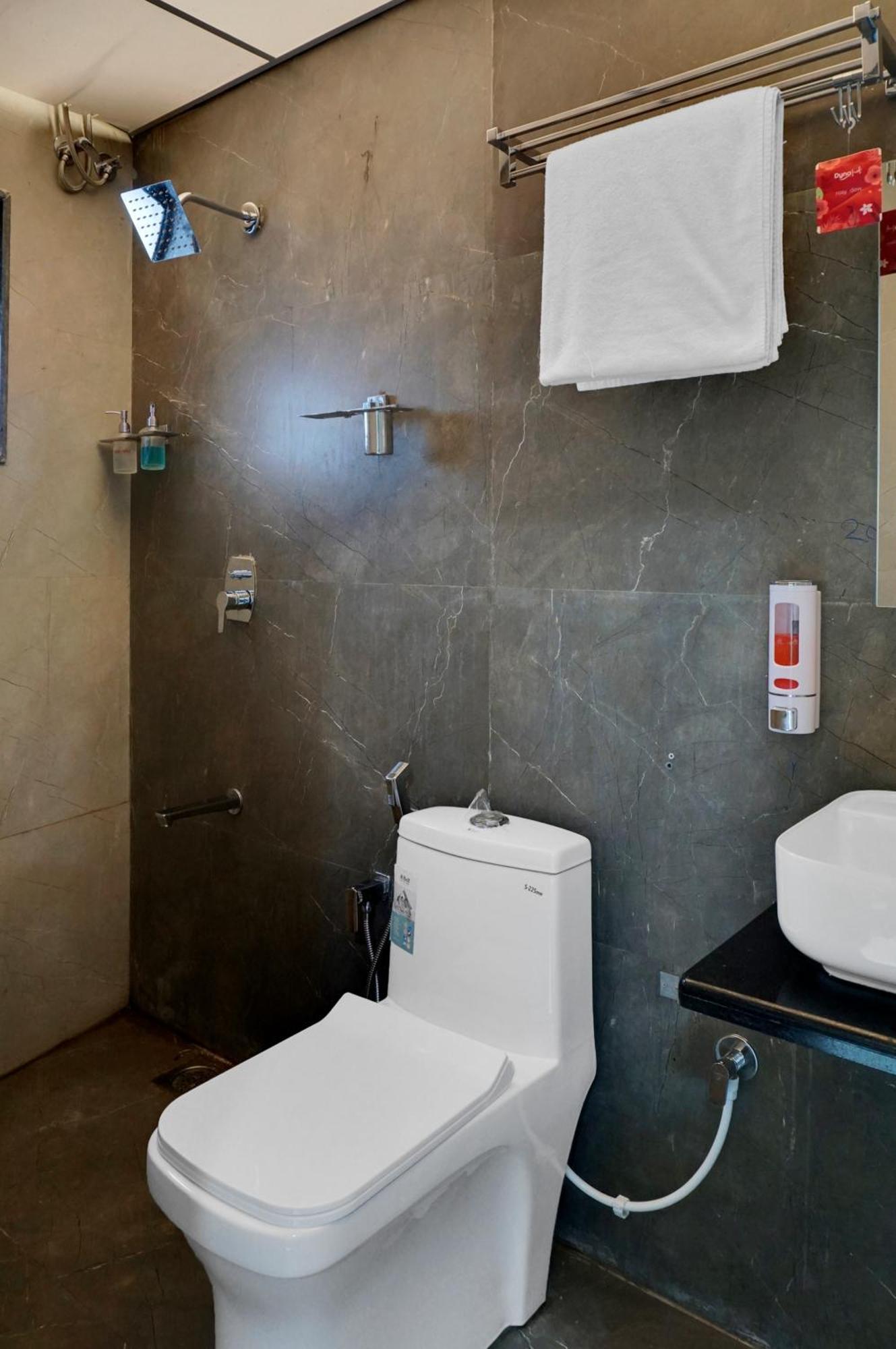 Hotel Sayba Executive Pune Bagian luar foto