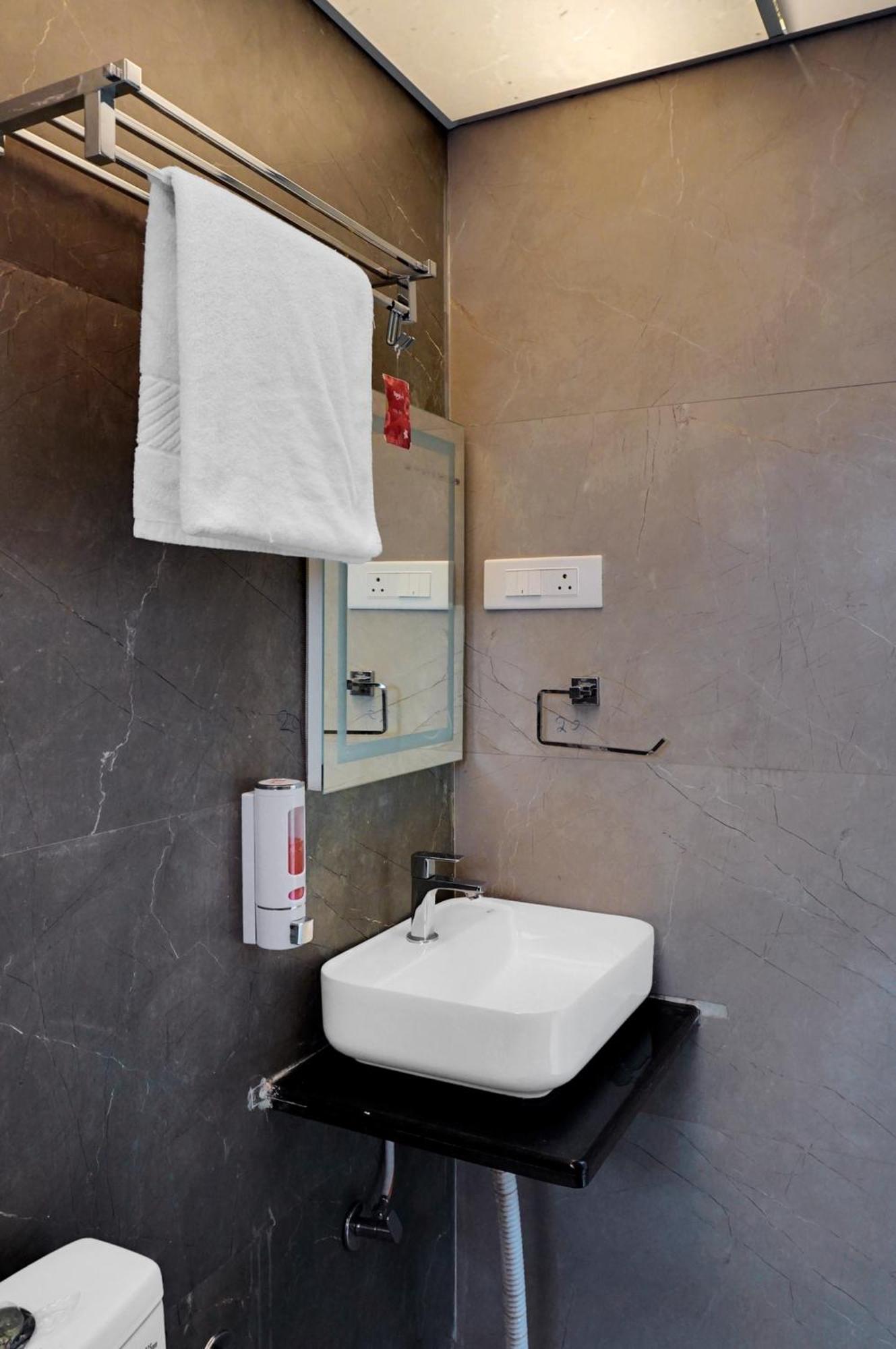 Hotel Sayba Executive Pune Bagian luar foto