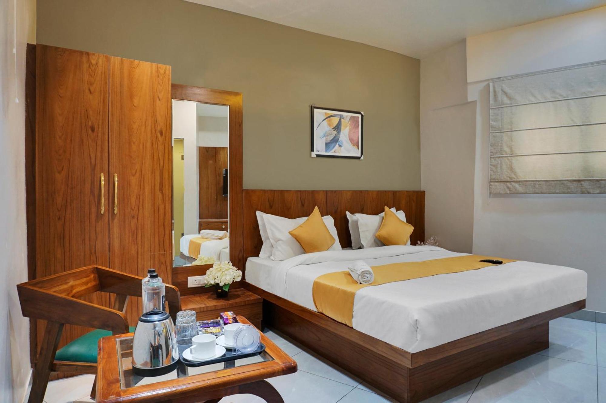 Hotel Sayba Executive Pune Bagian luar foto