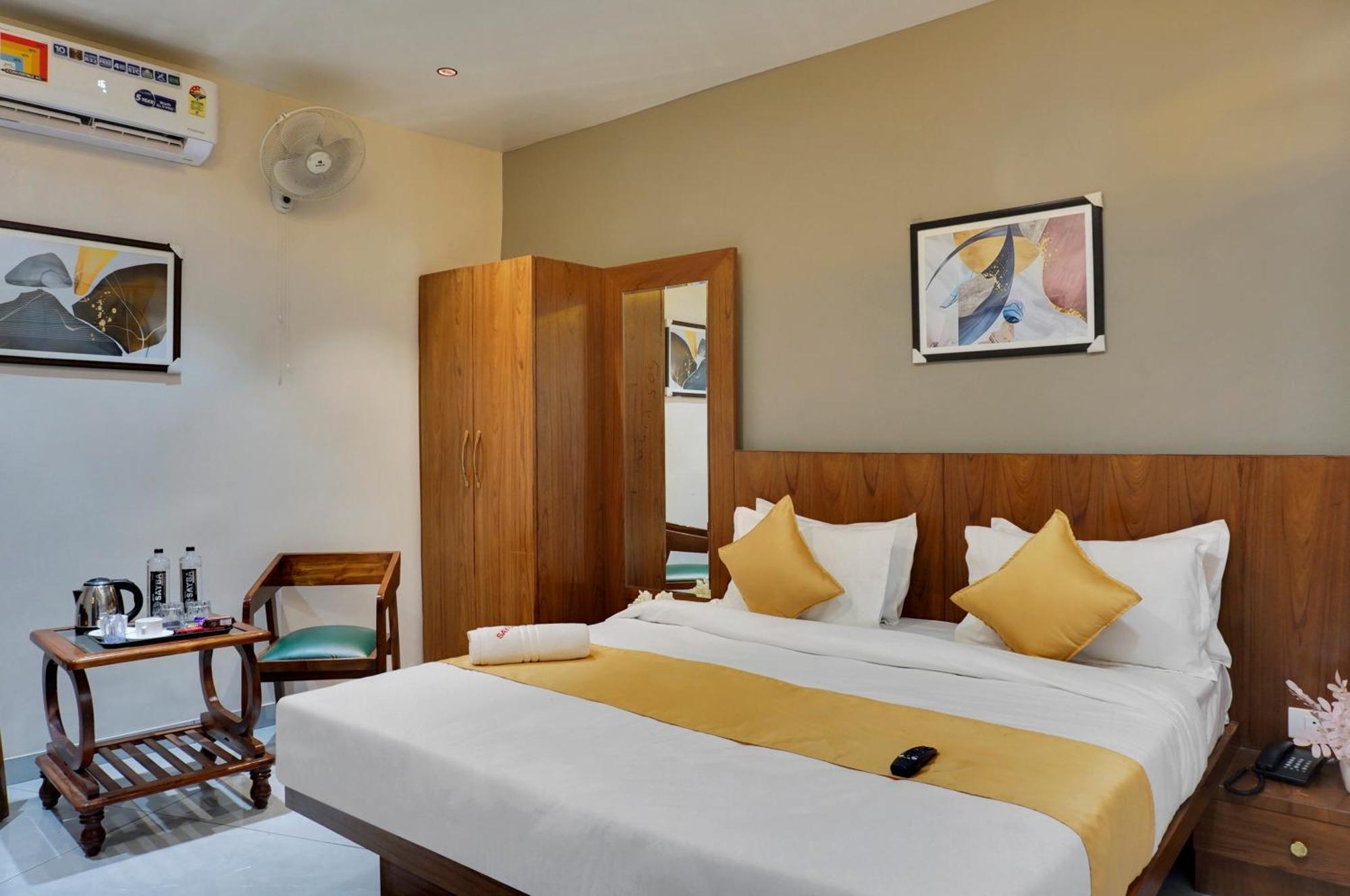 Hotel Sayba Executive Pune Bagian luar foto