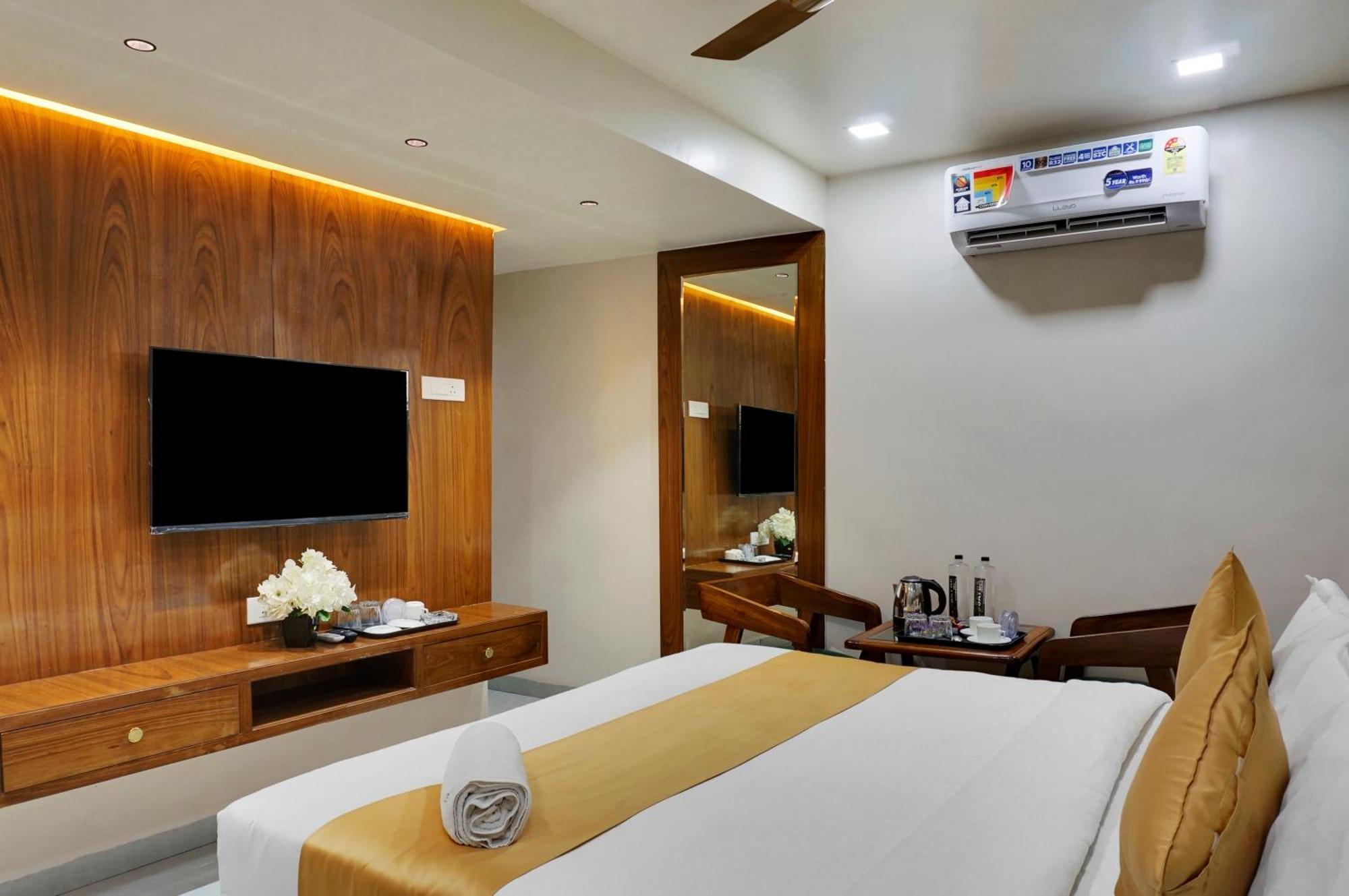 Hotel Sayba Executive Pune Bagian luar foto