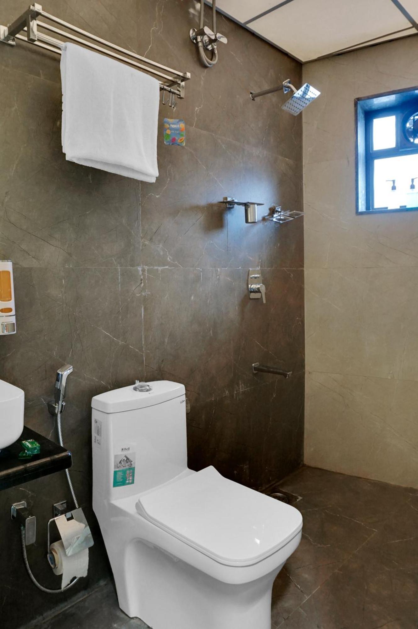 Hotel Sayba Executive Pune Bagian luar foto