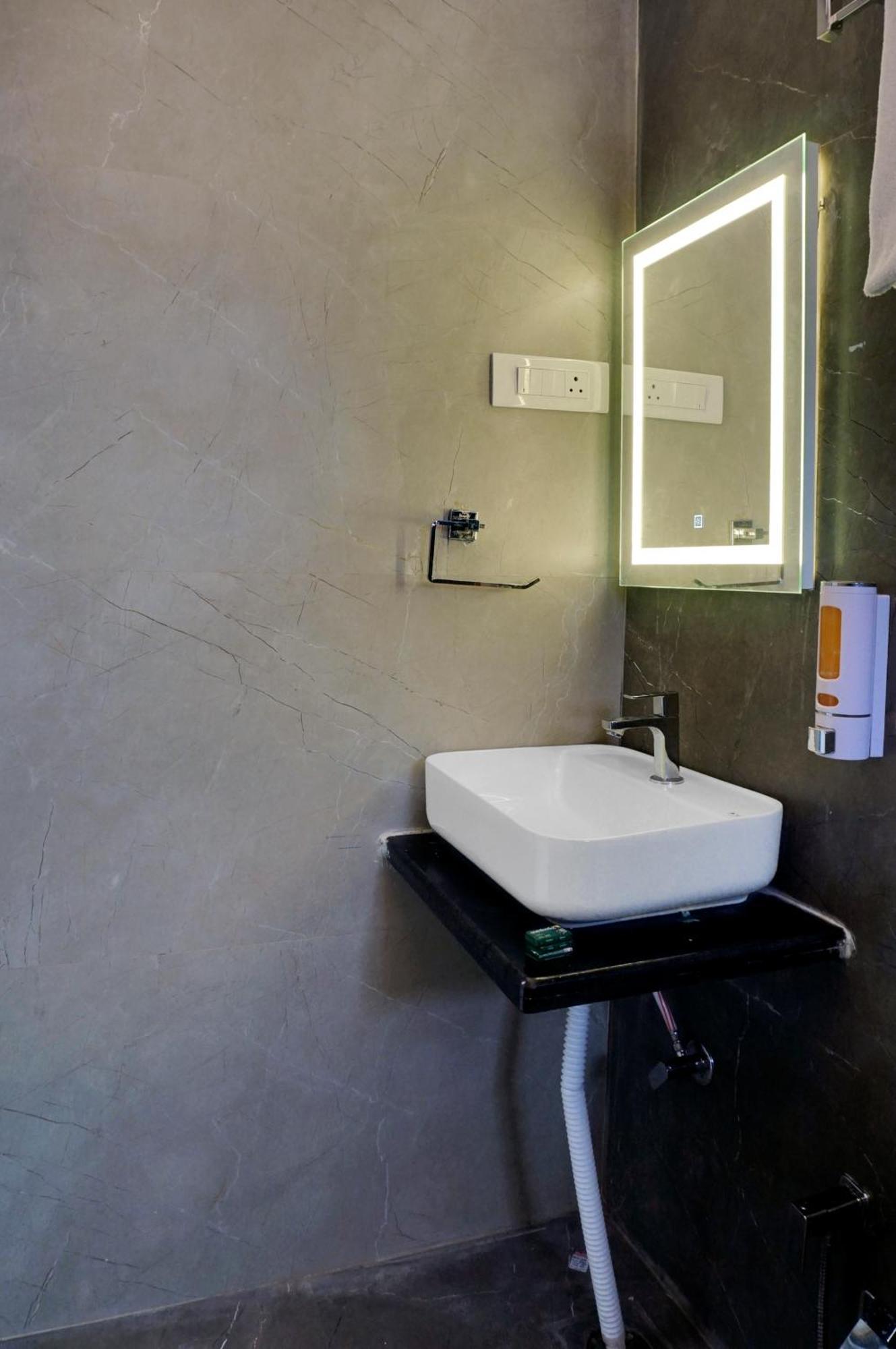 Hotel Sayba Executive Pune Bagian luar foto